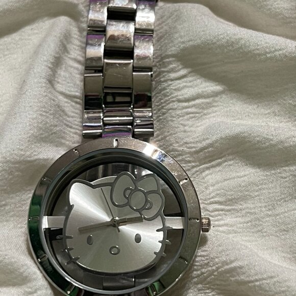 Hello Kitty Women’s Silver Tone Watch Classic Cute Style - Picture 6 of 6